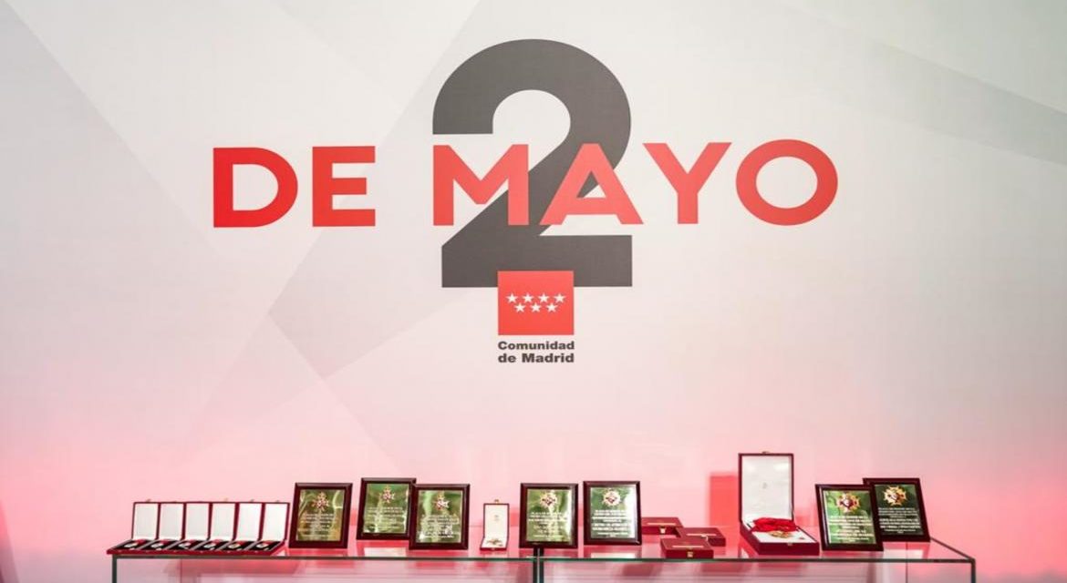 Comunitatea Madrid acordă postum doi angajați publici Ordinul Dos de Mayo