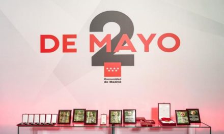 Comunitatea Madrid acordă postum doi angajați publici Ordinul Dos de Mayo