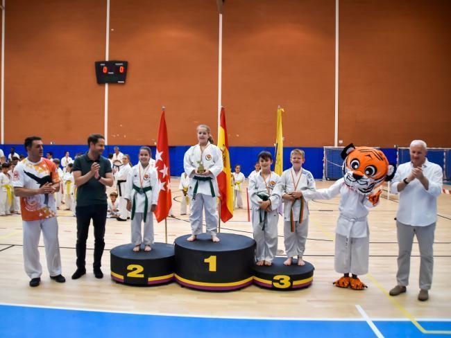 Torrejón – Aproape 100 de sportivi au participat la al XX-lea Trofeu Torrejón de Ardoz Tomás Herrero Karate Club