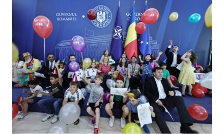 Activități la Palatul Victoria: Evenimentul “Pace, prietenie, iubire”, ce aduce împreună copii români și ucraineni pasionați de desen și pictură