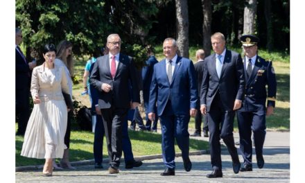 Participarea premierului Nicolae-Ionel Ciucă la ceremonia organizată cu prilejul „Zilei Eroilor” în Parcul Carol I, București, la Monumentul „Mormântul Ostașului Necunoscut”