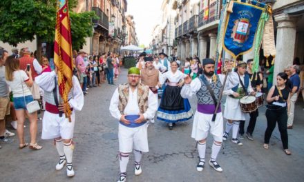 Alcalá – Calle Mayor, epicentru în această după-amiază în Alcalá Sounds cu parada plină de viață a Centrului Extremeño