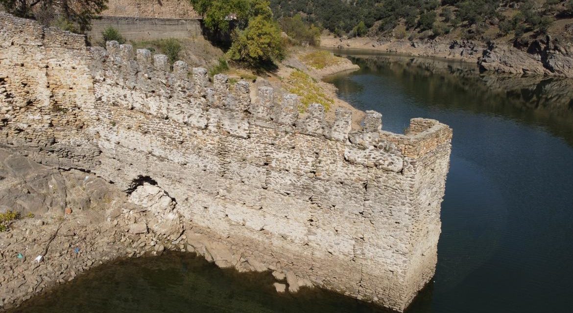 Comunitatea Madrid restaurează o secțiune din zidul medieval al lui Buitrago del Lozoya