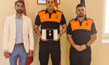 Torrejón – Comunitatea Madrid livrează Grupului de Protecție Civilă Torrejón de Ardoz replica medaliei Dos de Mayo…
