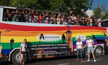 Alcalá – Autobuzul promoțional Alcalá de Henares, prezent la manifestația de stat Pride din Madrid
