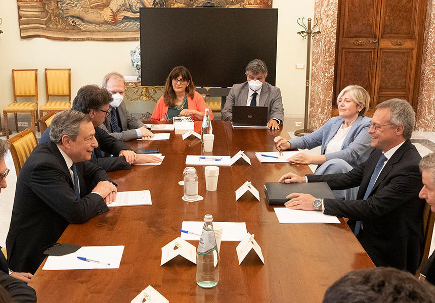Președintele Draghi s-a întâlnit cu președintele Confindustria Bonomi