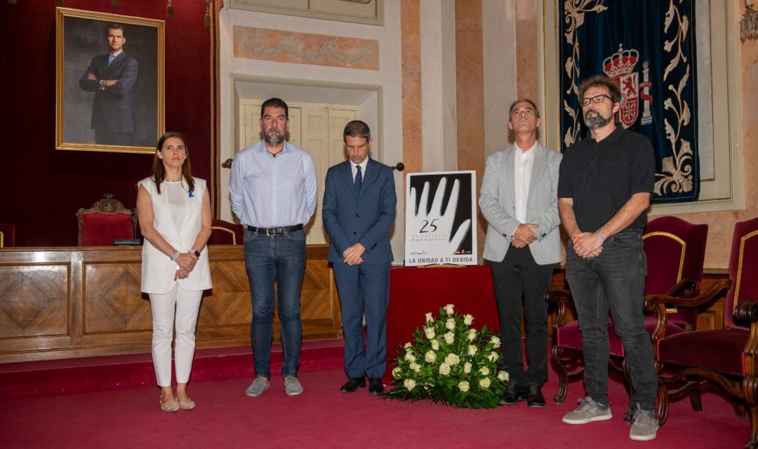 Alcalá – Consiliul Local din Alcalá de Henares îi aduce un omagiu consilierului Miguel Ángel Blanco, la aniversarea a 25 de ani de la asasinarea sa