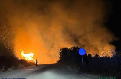 A arestat un bărbat în calitate de presupus autor a cel puțin nouă incendii forestiere în Prat del Llobregat, după o anchetă comună între Mossos și agenții rurali