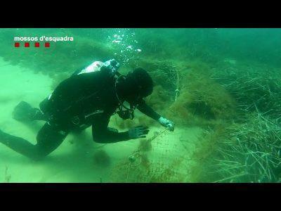 S-a scos o plasă de pescuit de peste 50 de metri pierdută pe fundul mării Blanes