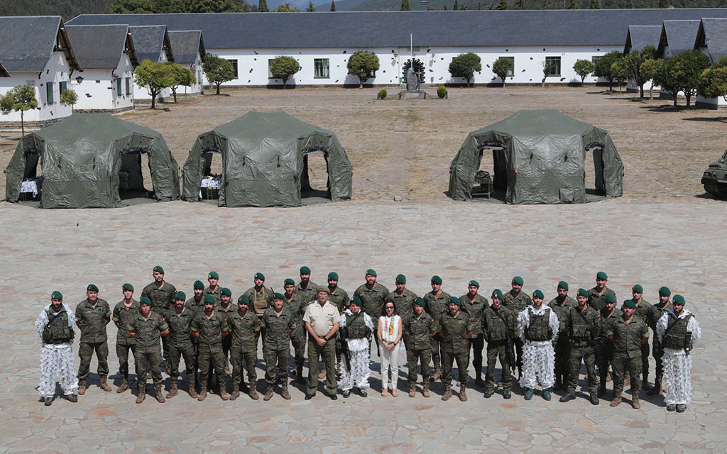 Robles apreciază angajamentul și pregătirea Școlii Militare de Munte și a Regimentului de Infanterie „Galicia” 64.