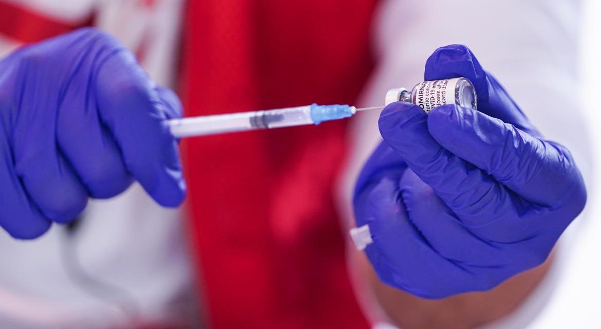 Spitalele publice Gregorio Marañón, Príncipe de Asturias și La Paz încep testul de administrare a vaccinului Hipra ca a patra doză