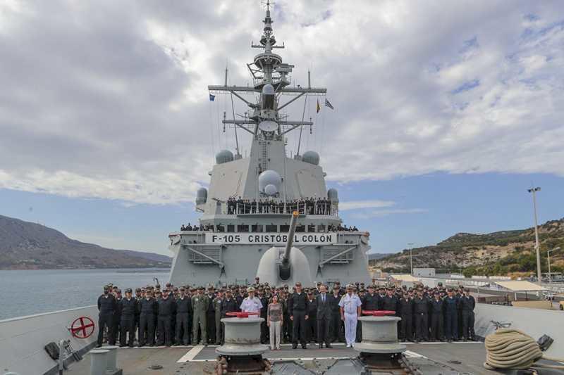 Robles vizitează fregata „Cristóbal Colón” din Creta, parte a Asociației Navale Permanente NATO