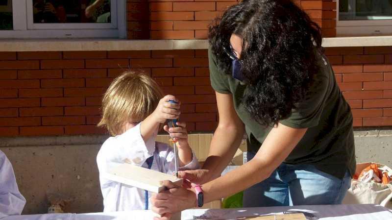 Pacienții Spitalului Fundación Alcorcón desfășoară ateliere pentru a crește biodiversitatea în instalațiile sale