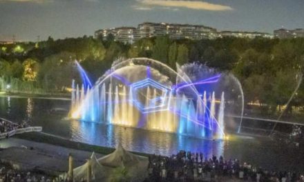 Torrejón – Întoarcerea strălucitoare a spectacolului Europa Park Fountain ale cărui spectacole s-au bucurat de zeci de mii de oameni în timpul acestui…