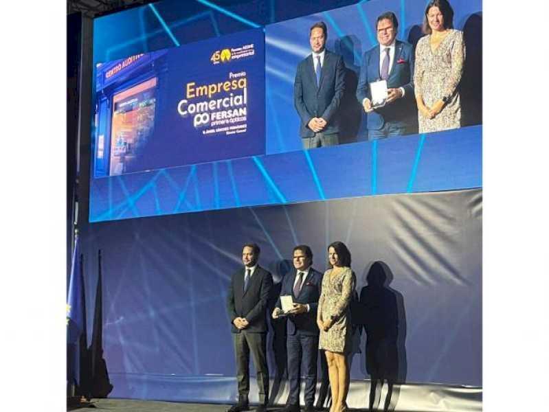 Torrejón – Primarul din Torrejón de Ardoz, Ignacio Vázquez, a înmânat premiul la categoria Companie comercială la Premiile AEDHE…