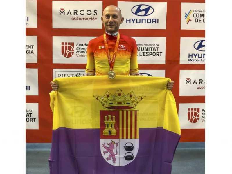 Torrejón – Ciclistul din Torrejon, Julio Enrique Bermejo, a obținut o medalie de aur, încă un argint și încă un bronz în Campionatul Spaniei…