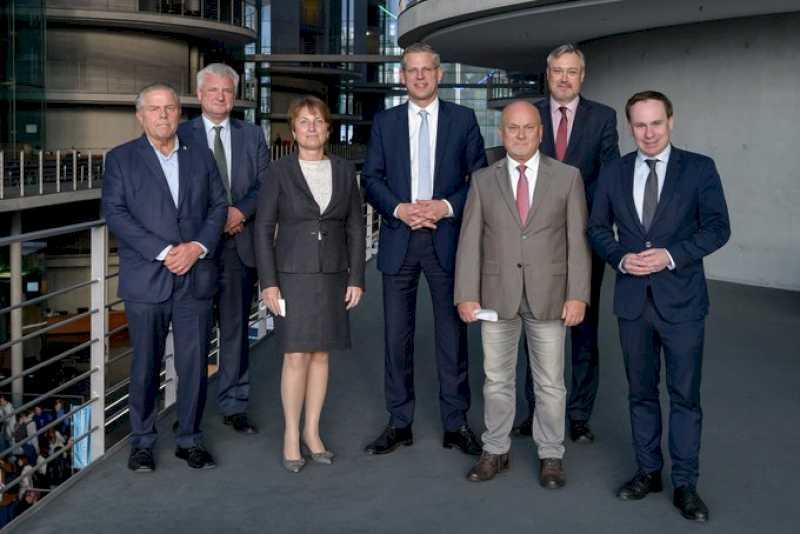 Germania: Întâlnirea Ambasadorului României cu un grup de deputați, membri ai grupului de lucru al CDU/CSU privind persoanele expulzate, repatriate și minorităț…