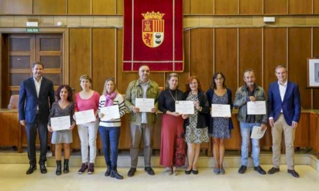Torrejón – Diplome livrate componentelor asociațiilor Torrejón de Ardoz din atelierele Consiliului Local pentru a solicita…