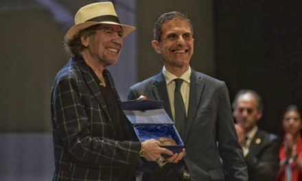 Alcalá – Joaquín Sabina primește premiul orașului Alcalá pentru arte și litere de la primar
