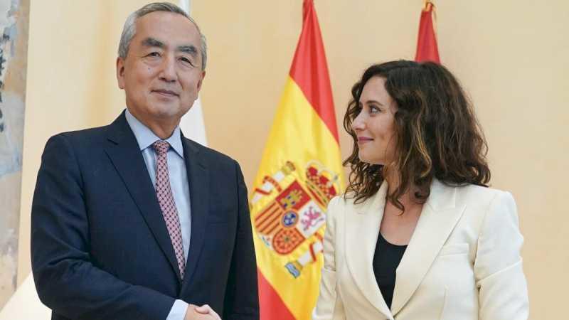 Díaz Ayuso îl primește pe Ambasadorul Japoniei pentru a continua consolidarea legăturilor economice și culturale