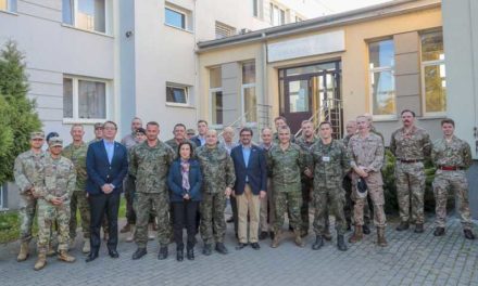 Ministrul Apărării vizitează în Polonia principalul centru logistic pentru distribuirea ajutoarelor militare și umanitare către Ucraina