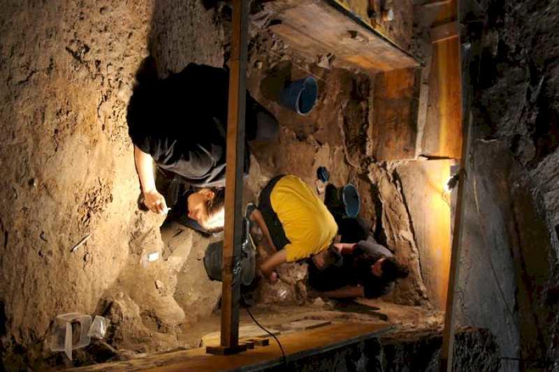 O expoziție prezintă cercetările preistorice efectuate în Parcul Natural Serra de Montsant