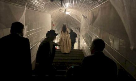 Comunitatea Madrid sărbătorește Halloween-ul transformând vechea stație de metrou Chamberí în Castelul lui Dracula