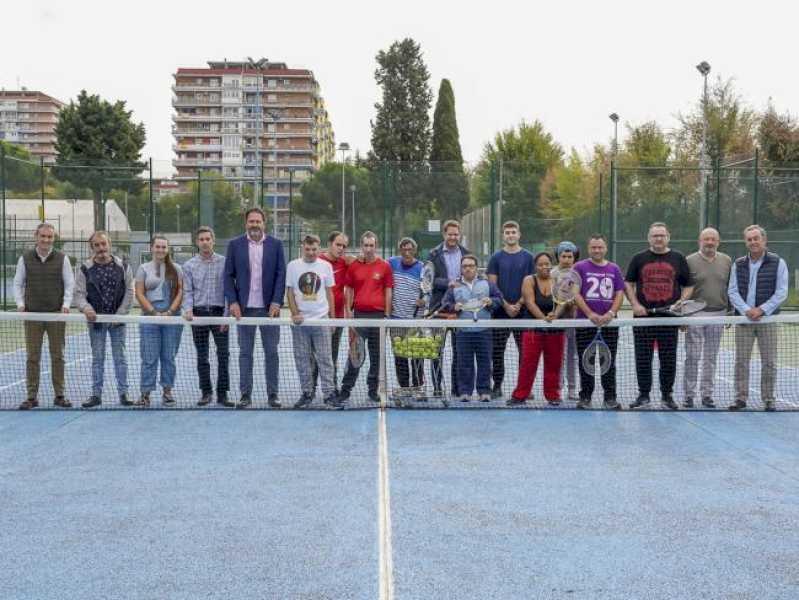 Torrejón – Consiliul Local reînnoiește acordul cu Fundația de Tenis din Madrid pentru a continua dezvoltarea școlilor adaptate la acest…
