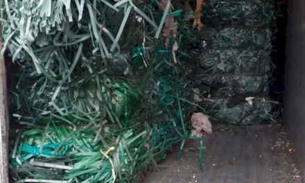 Peste 78  de tone deşeuri din plastic, cauciucuri, textile şi haine uzate,  oprite la intrarea în țară