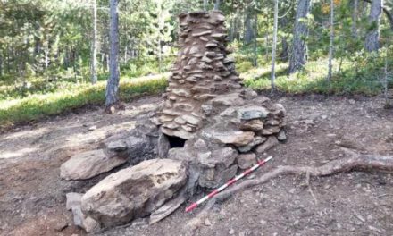 Parcul Natural Alt Pirineu promovează săpătura arheologică a unui cuptor de fier de epoca romană în pădurea Virós din Vall Ferrera