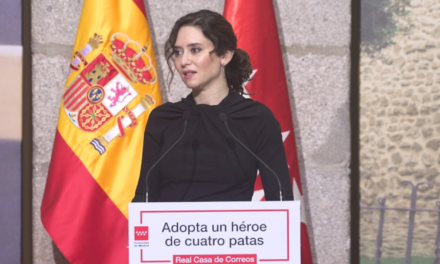 Díaz Ayuso prezintă o campanie de încurajare a adopției câinilor care au deservit Corpurile și Forțele Securității Statului