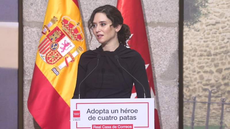 Díaz Ayuso prezintă o campanie de încurajare a adopției câinilor care au deservit Corpurile și Forțele Securității Statului