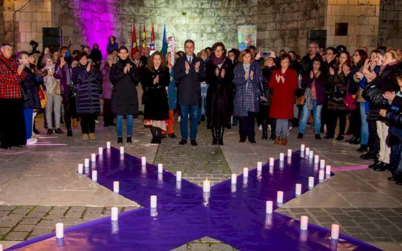 Alcalá – 50 de lumânări în omagiu adus femeilor victime ale violenței de gen