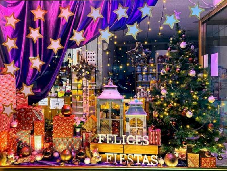 Torrejón – Astăzi, 29 noiembrie și mâine, 30 noiembrie, ultimele două zile pentru a participa la concursul „Decorarea de Crăciun a vitrinelor și fațadelor…