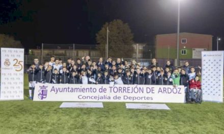Torrejón – Primarul din Torrejón de Ardoz, Ignacio Vázquez, a vizitat împreună cu jucătorul Jesús Vallejo băieții și fetele care fac parte din …