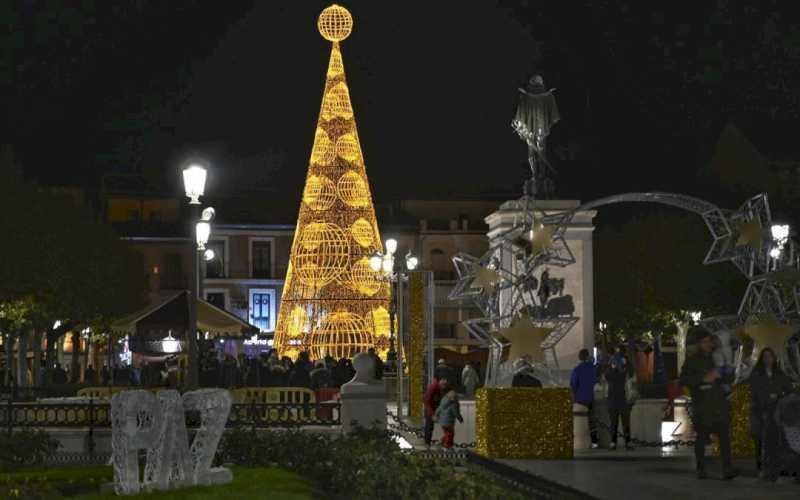 Alcalá – Pomul Loteriei de Crăciun luminează Alcalá de Henares cu ocazia celui de-al V-lea Centenar al lui Antonio de Nebrija