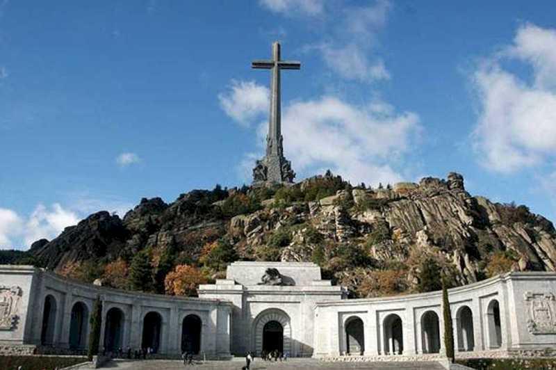 Au fost reluate lucrările pentru exhumarea a 118 victime ale războiului din Valea Cuelgamuros
