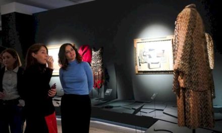 Díaz Ayuso vizitează expoziția dedicată lui Pablo Picasso și Gabrielle Chanel la Muzeul Thyssen-Bornemisza
