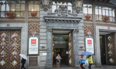 Comunitatea Madrid expune de Crăciun prima fațadă instituțională decorată cu 30 de specii de plante uscate