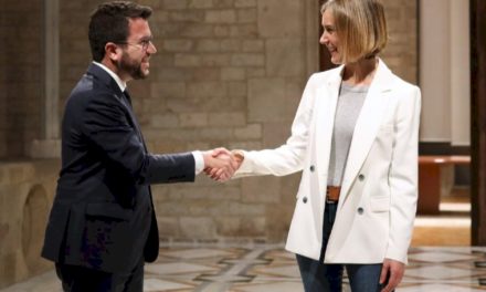 Guvernul semnează un acord cu En Comú Podemos pentru „bugetele de țară”