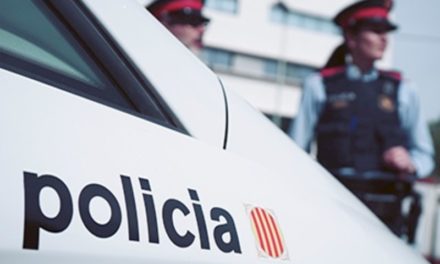 Mossos d’Esquadra arestează doi hoți în legătură cu mai multe jafuri violente în unități comerciale din Barcelona