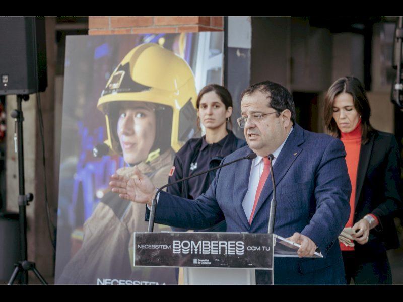 Consilierul Elena prezintă aproximativ douăzeci de măsuri pentru a avansa în feminizarea Detașamentului de Pompieri al Generalitati