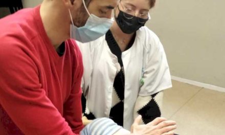 Centrul de Sănătate Eloy Gonzalo formează familiile în tehnici de prevenire a accidentelor și de resuscitare