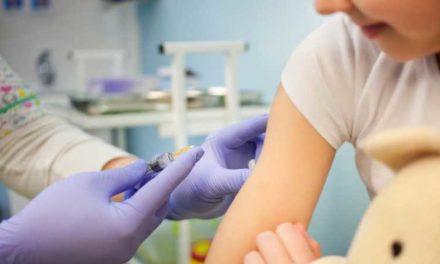 Comunitatea Madrid începe în ianuarie vaccinarea bebelușilor împotriva meningitei B și a copiilor de 12 ani împotriva virusului papiloma uman