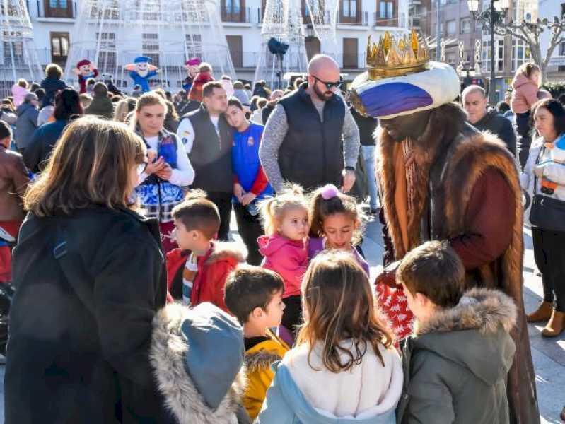 Torrejón – Regele Baltasar se va plimba și va împărți dulciuri copiilor la ora 12 dimineața prin zona centrală a orașului Torrejón de Ardoz astăzi marți…