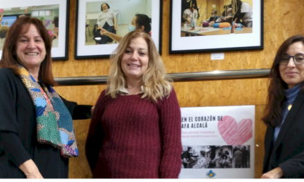 Direcția de Asistență Primară de Est găzduiește o expoziție fotografică despre familiile cu pacienți cu Alzheimer în Alcalá de Henares