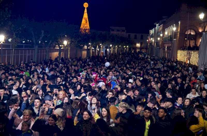 Alcalá – Preuvele cluburilor au transformat Plaza de Cervantes într-o adevărată petrecere pentru a sărbători sfârșitul anului 2022