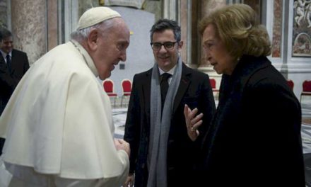 Regina Sofia și ministrul Félix Bolaños transmit condoleanțe ale Spaniei comunității catolice la înmormântarea lui Benedict al XVI-lea