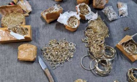 Peste cinci kilograme de bijuterii susceptibile a fi din aur, descoperite de polițiștii de frontieră giurgiuveni