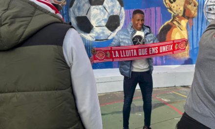 Ibrahima Kébé, jucător profesionist al lui FC Girona, vizitează tinerii centrului de justiție pentru tineret din Montilivi